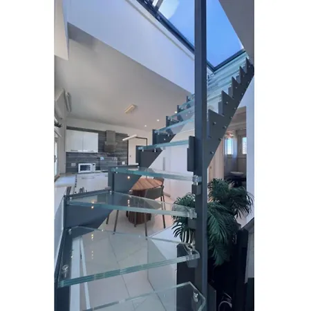 Panoramic Seafront Apartment *